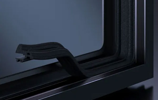 原理：德式雙組份銷(xiāo)釘注膠工藝+整體結(jié)構(gòu)性鋁角碼+工業(yè)級(jí)防滲膠拼角工藝;亮點(diǎn)：系統(tǒng)防水+整體穩(wěn)固性強(qiáng);廣告語(yǔ)：一體式無(wú)縫組角穩(wěn)固性強(qiáng),連大樹(shù)都能連根拔起的12級(jí)以上臺(tái)風(fēng)，輕松擋了